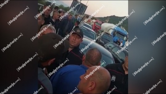 Hyjnë sot në fuqi masat anti-COVID në Malin e Zi, tension mes policisë malazeze dhe punëtorëve shqiptarë në Hanin e Hotit! Nuk u lejohet kalimi pa certifikatë vaksinimi dhe pa tampon