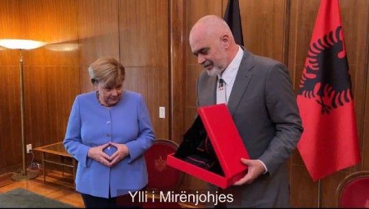 VIDEO/Rama nderon Merkel me medaljen 'Ylli i Mirënjohjes Publike': Danke Angela! Kancelarja: Ishte kënaqësi të bashkëpunoja me ju