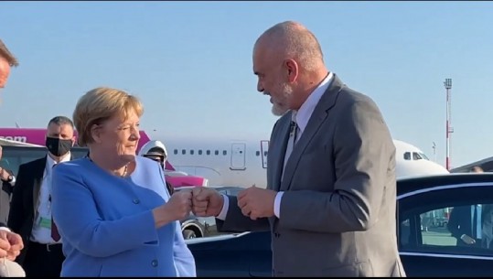Angela Merkel largohet nga Shqipëria, Rama e përcjell në aeroport: Presim të na vizitosh edhe kur të mos jesh më kancelare
