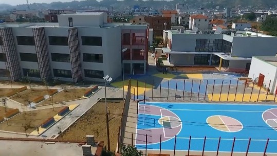Rama publikon pamje nga shkolla e rikonstruktuar ‘Dom Nikollë Kaçorri’ në Kamëz: Asnjë gjurmë nga tërmeti, 420 fëmijë do mësojnë në ambiente të reja