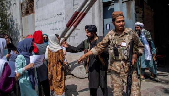 Puna e vetme që gratë mund të bëjnë për qeverinë e Kabulit është pastrimi i tualeteve