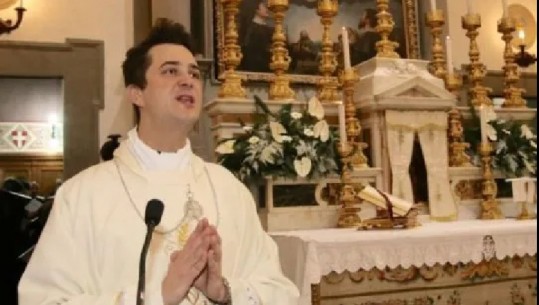 Prifti i shfrenuar italian i arrestuar për drogë rezulton HIV-pozitiv