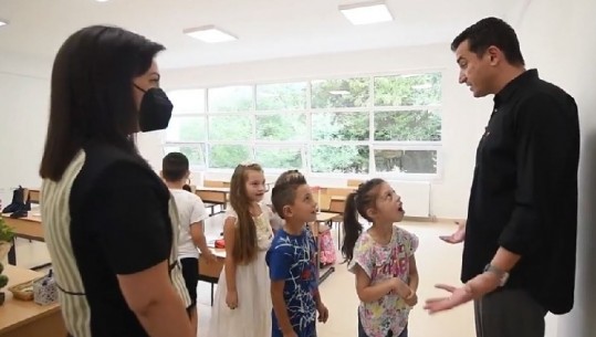 Veliaj dhe Kushi në shkollën e re ‘Murat Toptani’ në Selitë, kryebashkiaku: Nuk ka më asnjë arsye që nxënësit të dynden dhe mësimi të bëhet me dy turne