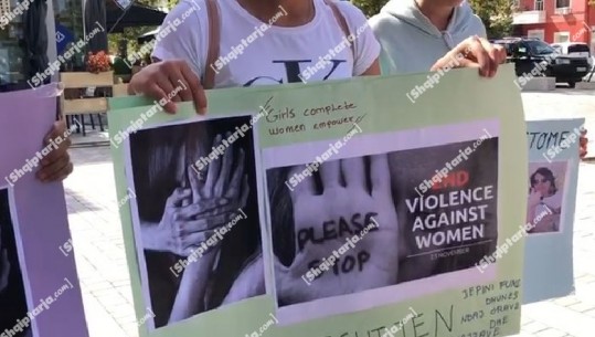 Peticion për ndryshimin e Kodit Penal, Vlora i thotë ‘Stop’ dhunës ndaj vajzave dhe grave! Aktivistja: Boll me protesta, koha për të vepruar