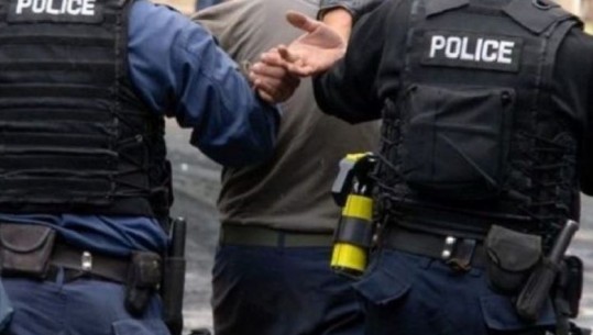 Vodhi baterinë nga një vinç i Bashkisë, arrestohet 30-vjeçari në Korçë! Në pranga edhe një tjetër, dhunoi gruan në sytë e fëmijëve  