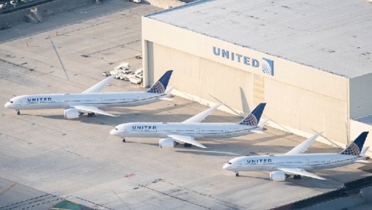 United Airlines pezullon punëtorët që nuk vaksinohen për arsye fetare