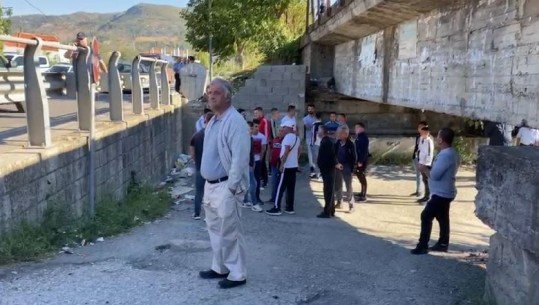 Elbasan/ Mbyllet tuneli në unazë për shkak të aksidenteve të shumta, banorët e lagjes në anën tjetër të rrugës në protestë: I bie të bëjmë 2 orë rrugë për të shkuar në qytet