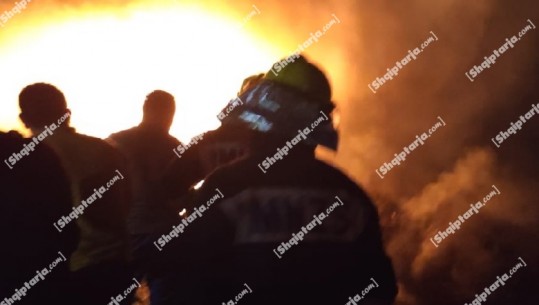 Zjarr në fshatin Vreshat në Korçë! Digjet baza ushqimore e bagëtive, rrezikonte banesat, njerëzit evakuohen në kohë 