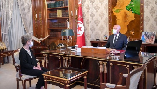 Presidenti i Tunizisë emëron gruan e parë kryeministre në botën arabe