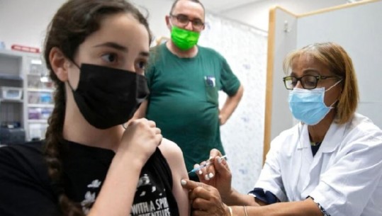 Qeveria greke ka një dhuratë për adoleshentët e vaksinuar kundër COVID-19, 50 GB për të rinjtë nga 15-17 vjeç
