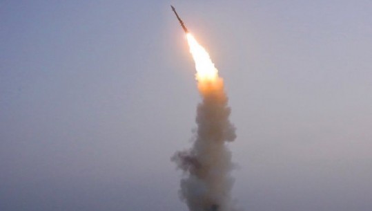 Koreja e Veriut bën provë të re me raketë anti-ajrore