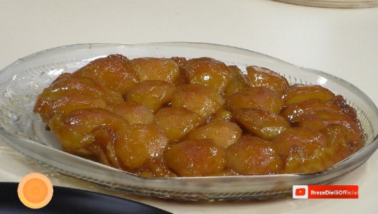 Tartë me mollë të karamelizuara dhe gjalp ( Tarte Tatin) sipas Sabit