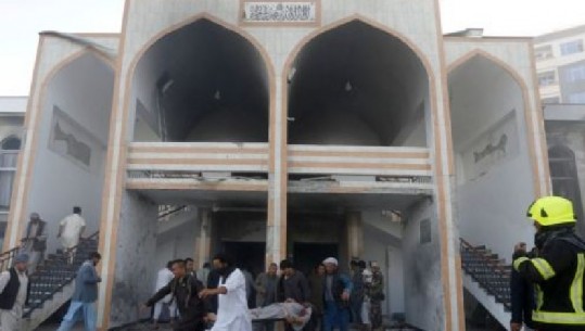 ‘Shpërthen’ bomba në një xhami në Kabul, humbin jetën disa qytetarë 