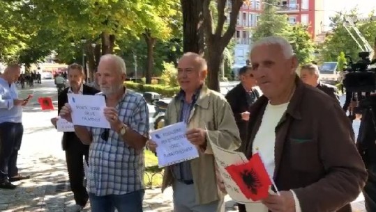 Protestë në Shkodër kundër rritjes së çmimit të energjisë e të ushqimeve: Qeveria të marrë masa, na ka ardhur në majë të hundës