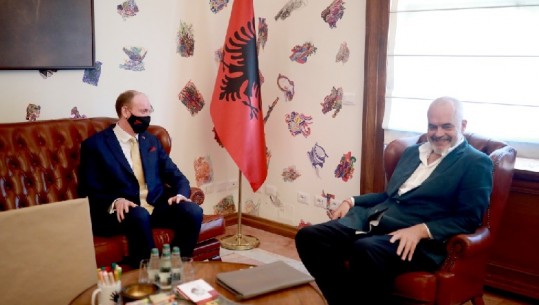 Ambasadori britanik takon Ramën: Treguat zemërgjerësi duke pritur afganët, Shqipëria rol të fortë në skenën ndërkombëtare dhe rajonale