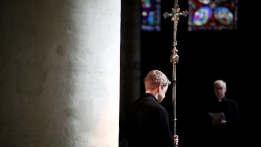 Raporti tronditës i Kishës Katolike në Francë, thyen heshtjen pas 54 vitesh i abuzuari: Unë do të vdes me traumën e asaj që ndodhi