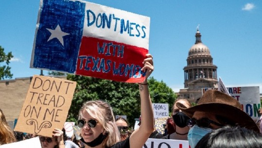 SHBA, pezullohet përkohësisht ligji kundër aborteve! Vendimi për rikthimin e aborteve, pas protestave masive