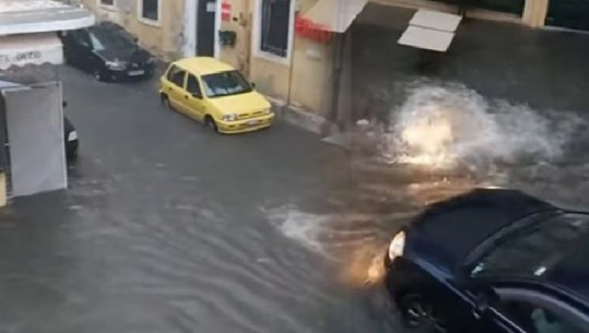Greqia dhe Italia ‘nën pushtetin e ujit’, shiu më i dendur që Europa ka parë prej vitesh