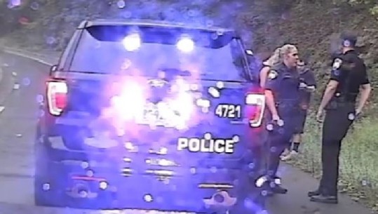 Momenti dramatik, polici hero shpëton kolegen e tij në sekondën e fundit gjatë një aksidenti