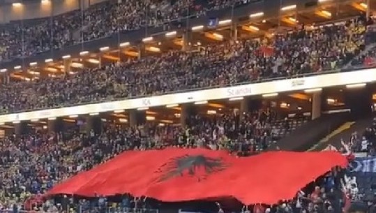 Flamuri shqiptar ngrihet krenar në sytë e mijëra tifozëve në stadium, por nuk mjafton! Kosova humb ndeshjen me Suedinë (VIDEO)