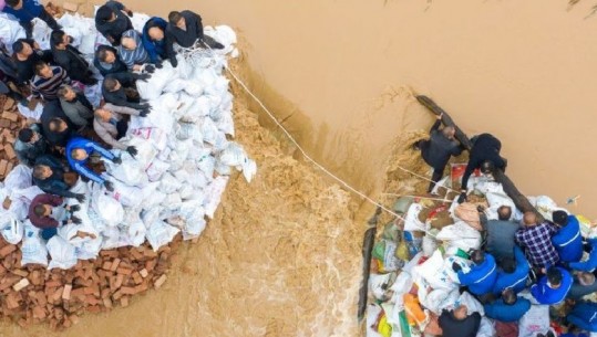 Përmbytje katastrofike në Kinë, rrëshqitjet e tokës shembin shtëpitë, rreth 2 milionë njerëz të zhvendosur në provincën Shanxi