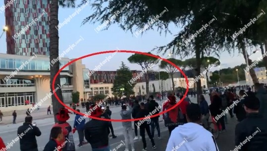 Incident përpara ndeshjes  në 'Air Albania', 'Ultrasit' nga Prishtina sherr me tifozët polakë, ndërhyn Policia (VIDEO)