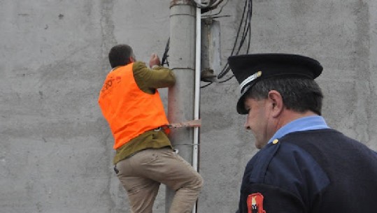 Vjedhja e energjisë elektrike, operacione në Tiranë, Lezhë e Shkodër, në pranga 2 persona dhe në hetim 7 të tjerë dhe 1 faturist