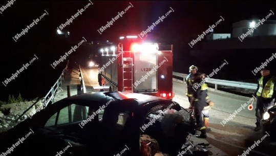 Makina përplaset me bordurat tek Ura e Tapizës, humb jetën shoferi 43-vjeç, forcat zjarrfikëse ndërhyjnë për të nxjerrë trupin