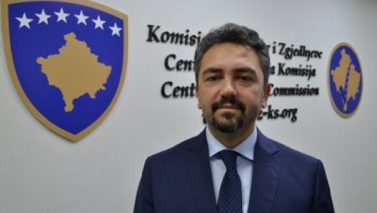 Zgjedhjet lokale në Kosovë, kryetari i KQZ-së Kreshnik Radoniqi voton i pari