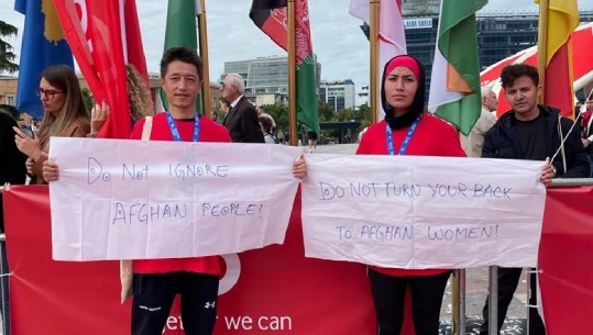 FOTO-LAJM / Hazizi dhe Fatima nga Afganistani i bashkohen Maratonës së Tiranës