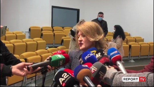 Studentët në Shkodër nuk lejohen të futen pa vaksinë, Rektorja Golemi: Sot do shohim sa janë pavaksinuar dhe vendosim si do veprojmë! Nuk mund të digjet viti akademik