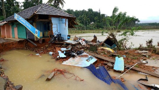 26 viktima dhe dhjetëra të zhdukur, India ‘zhytet në ujë’, përmbyten shtëpi dhe prona, shiu nuk ndalet 