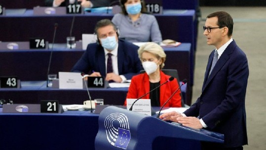 Sherr në PE, kryeministri polak akuzon BE-në për shantazh! Von der Leyen: Nuk iu lejoj të minoni vlerat e unionit! 3 masat ndëshkuese që pritet të merren ndaj Polonisë