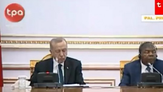 Erdogan në gjendje jo të mirë, presidenti turk përgjumet gjatë konferencës për shtyp (VIDEO)