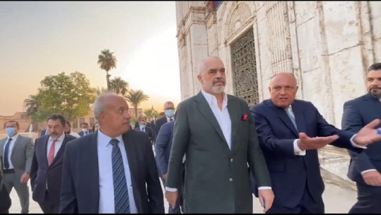 VIDEO/ Rama viziton xhaminë dhe varrin e Muhamed Aliut në Kajro, shqiptari që themeloi Egjiptin e ri