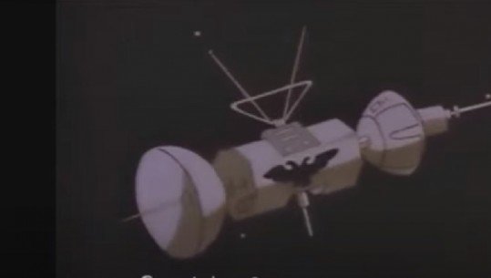 The Simpsons e kishin parashikuar, videoja e disa viteve më parë ku shfaqet sateliti shqiptar në hapësirë! Oficerët flasin shqip