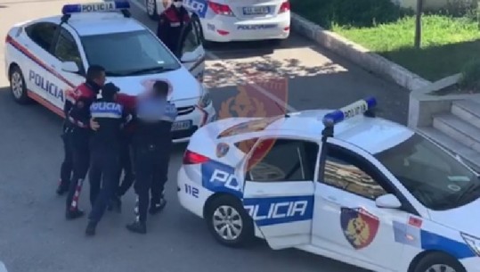 11 të arrestuar në Tiranë/ Burri rreh gruan, ajo hidhet nga ballkoni për t'i shpëtuar dhunës