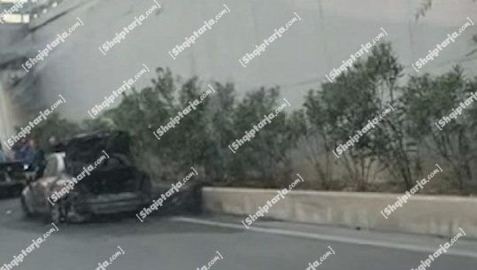VIDEO/ Shpërthen në flakë makina te Komuna e Parisit në Tiranë, shkrumbohet e tëra, e drejtonte një vajzë! Drejtuesja e mjetit nuk është lënduar