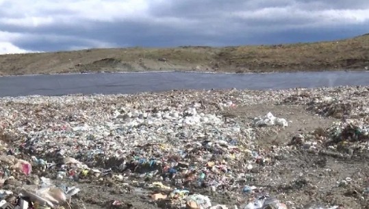 Kukësi pa landfill, mbeturinat përfundojnë në liqenin e Fierzës! Gjici: Po presim projektin e BE-së, në 2022 fond shtesë për menaxhimin e mbetjeve
