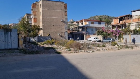 Pallati në Durrës u shemb nga tërmeti, asnjë tullë për rindërtimin! Banorët me qira para bashkisë: 3 muaj pa bonus
