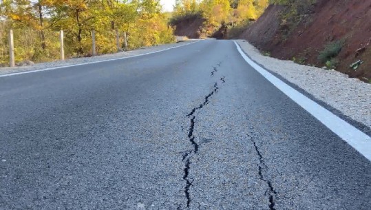Kushtoi 200 milionë lekë, çahet pas 6 muajsh asfalti i rrugës Librazhd-Babje! Kryetari i Bashkisë: Nuk mbajmë përgjegjësi për punimet, i ka kryer Fondi Shqiptar i Zhvillimit  
