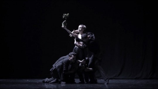 'Humus' i koreografit Julind Dervishi, premierë në TKOB! Trupa e baletit bën thirrje për një planet të pastër