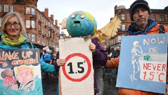  Pamje sa 1000 fjalë, njerëzit 'bashkojnë' fuqitë dhe 'pushtojnë' rrugët Glasgou në Skoci, protestojnë për ndryshimet klimatike
