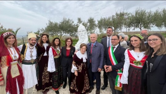 Vendosja e përmendores së Skënderbeut, Meta takon komunitetin arbëresh: Do jetë mesazh kujtese për brezat e rinj