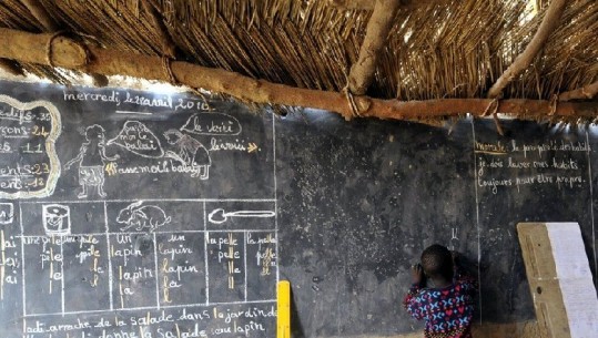 Ngjarje tronditëse, 25 nxënës nën 6 vjeç vdesin pasi klasa e tyre me kashtë merr flakë në Nigeri