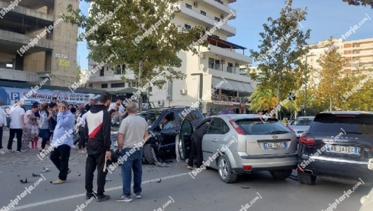 Aksident i trefishtë në bulevardin 'Ismail Qemali', makinat bëhen copë në Vlorë, plagoset 60-vjeçarja