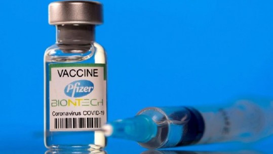 Pfizer pritet të kërkojë autorizimin për vaksinën e tretë për personat mbi 18 vjeç