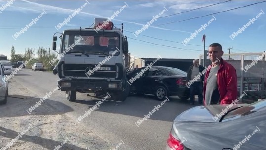 Aksident në Lezhë, 'Benz'-i përplaset me kamionin, një i plagosur! Dërgohet me urgjencë në spital