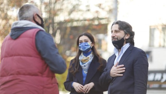 Reagimi i parë si kryekomunar i zgjedhur, Përparim Rama shëtitje me gruan në Prishtinë: Fitorja është e jotja