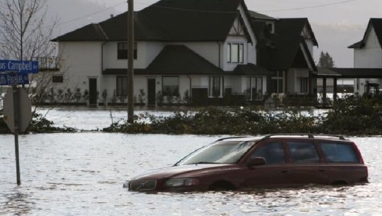 Përmbytje kaotike pas shirave të rrëmbyeshëm në provincën kanadeze, shpallet gjendja e jashtëzakonshme! Regjistrohet 1 viktimë, dyshohet për bilancë të rënduar